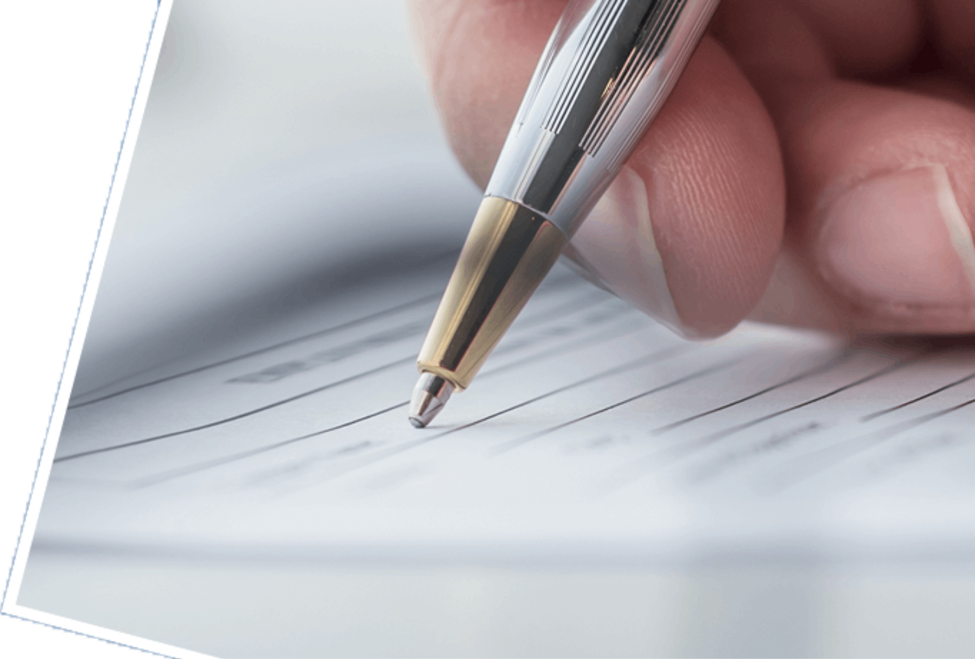 stilou care completează un formular