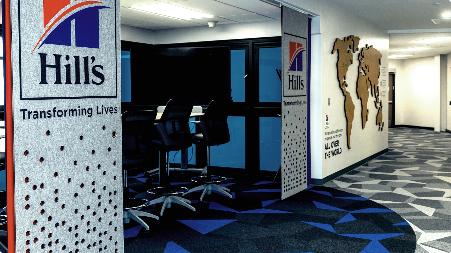 holul biroului Centrulului Hill's de Nutriție pentru Animale de Companie